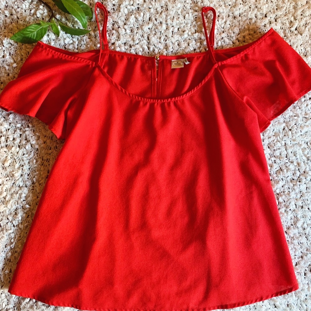$5 SALE Cold Shoulder Top